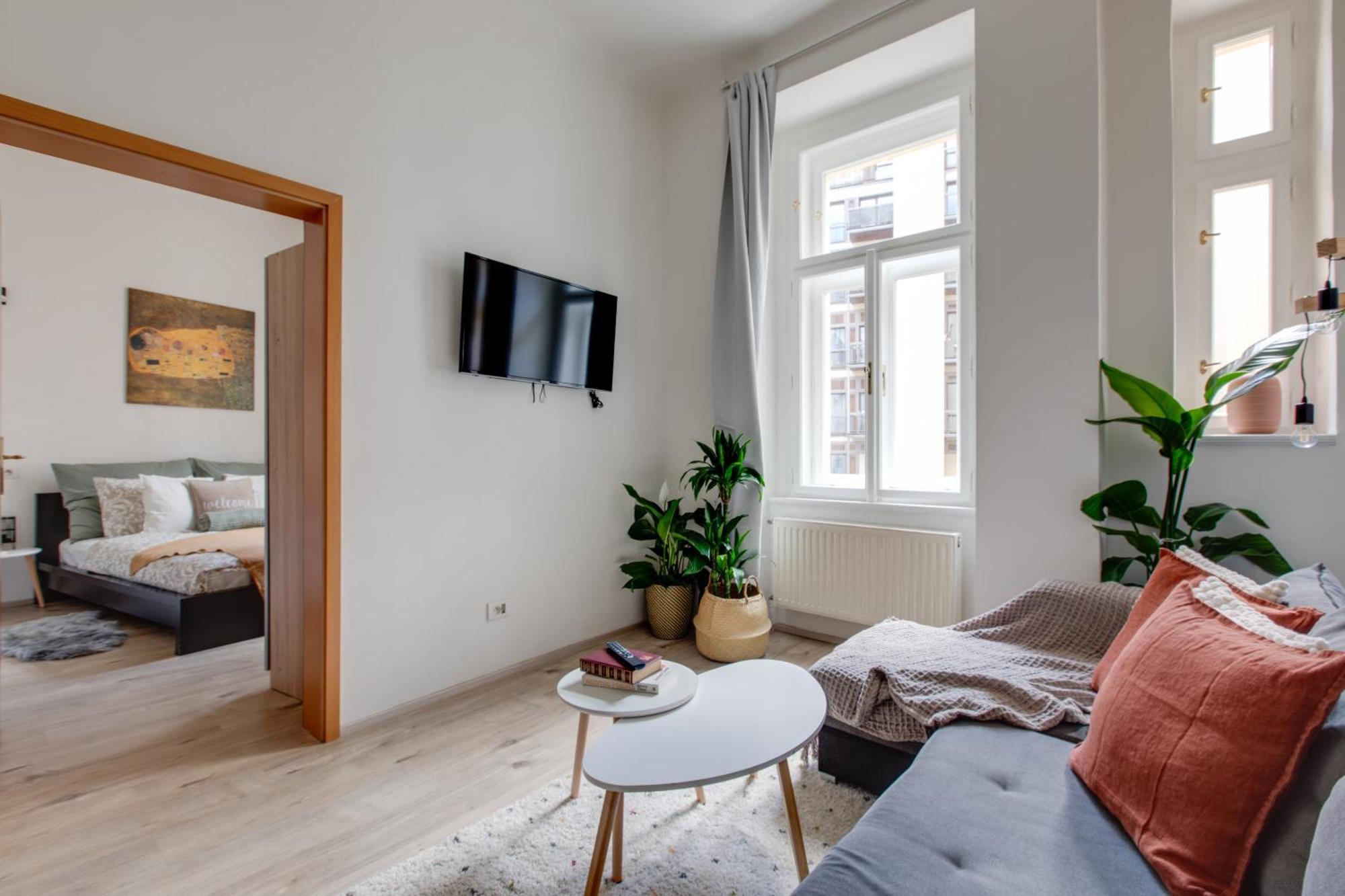 Romantic By The Park - Uaka7 Prague