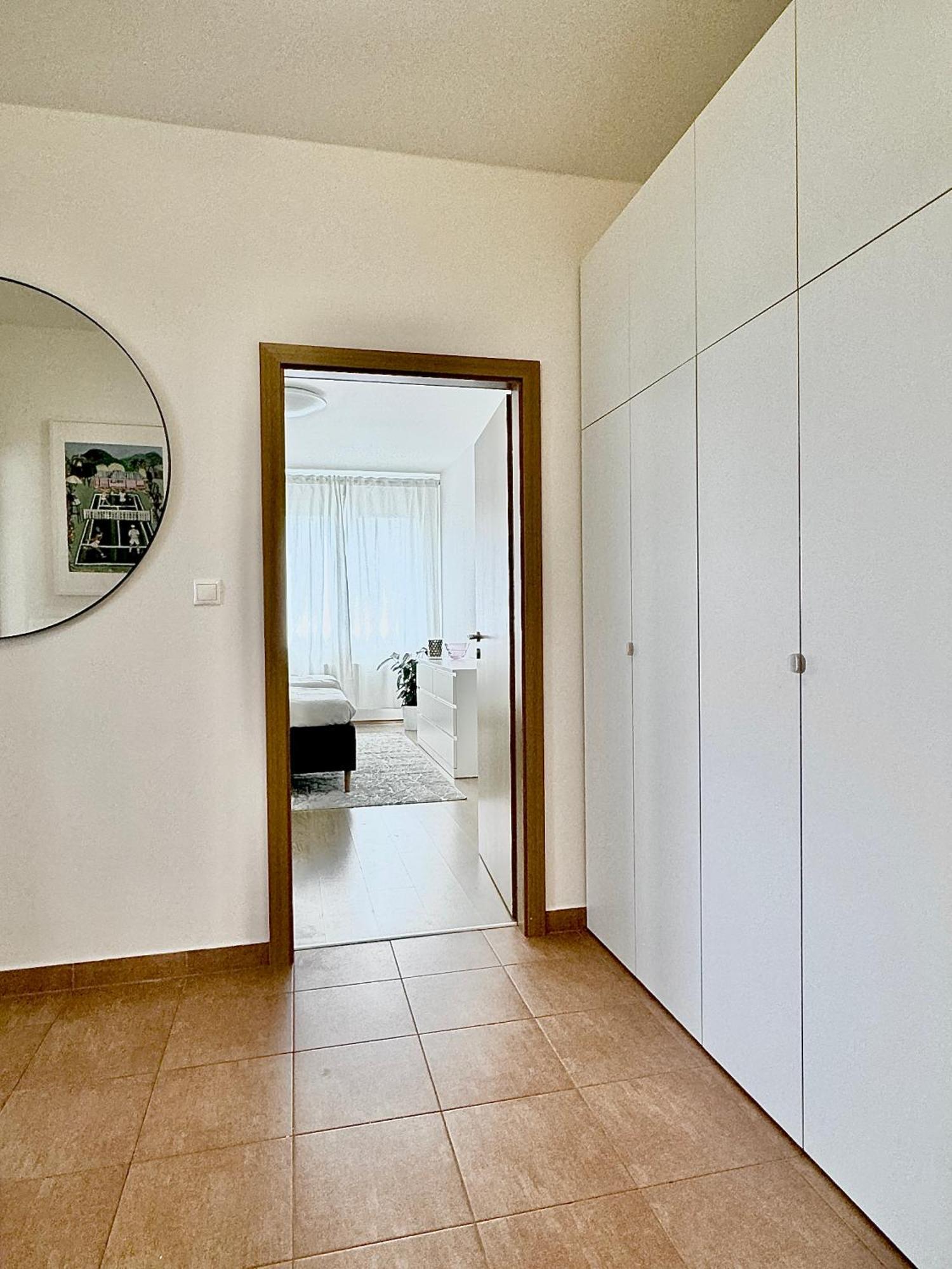 96m2 Designer Apartment, Free Garage Parking Apartamento *