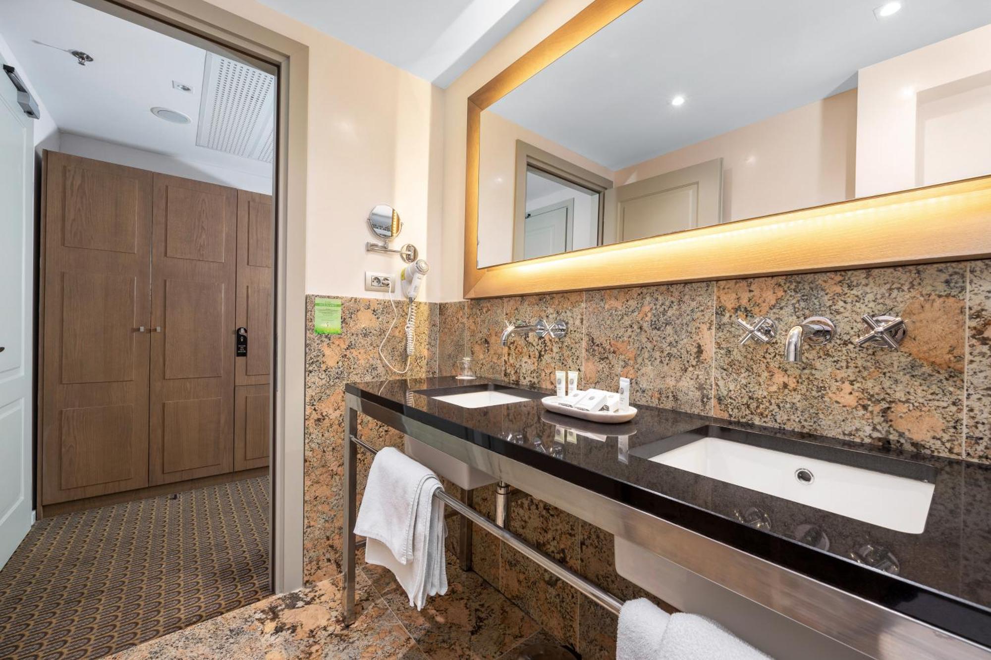 Royal Hotel 4*