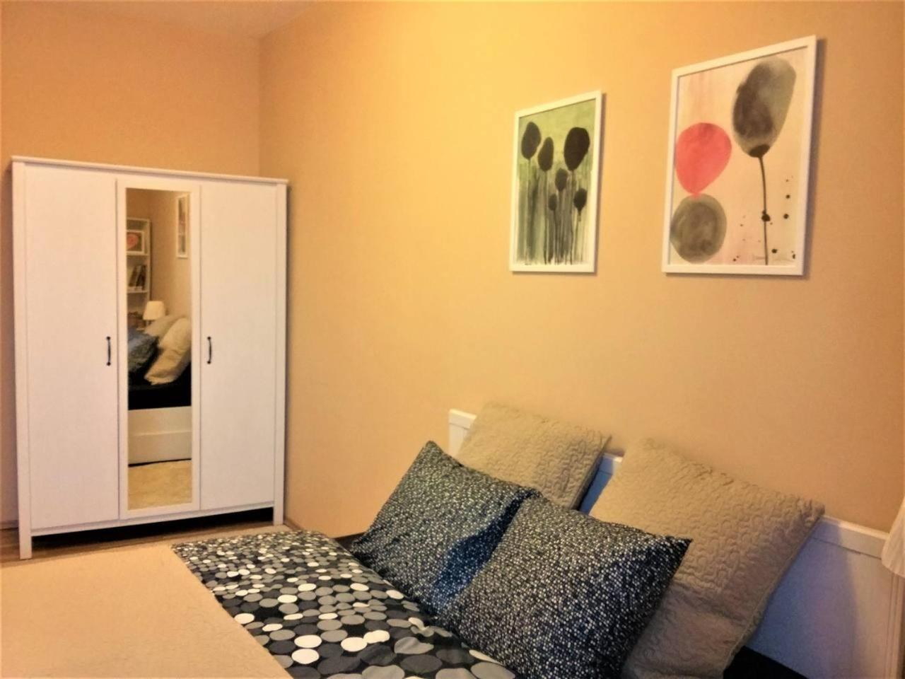 Vltavska F Apartment *