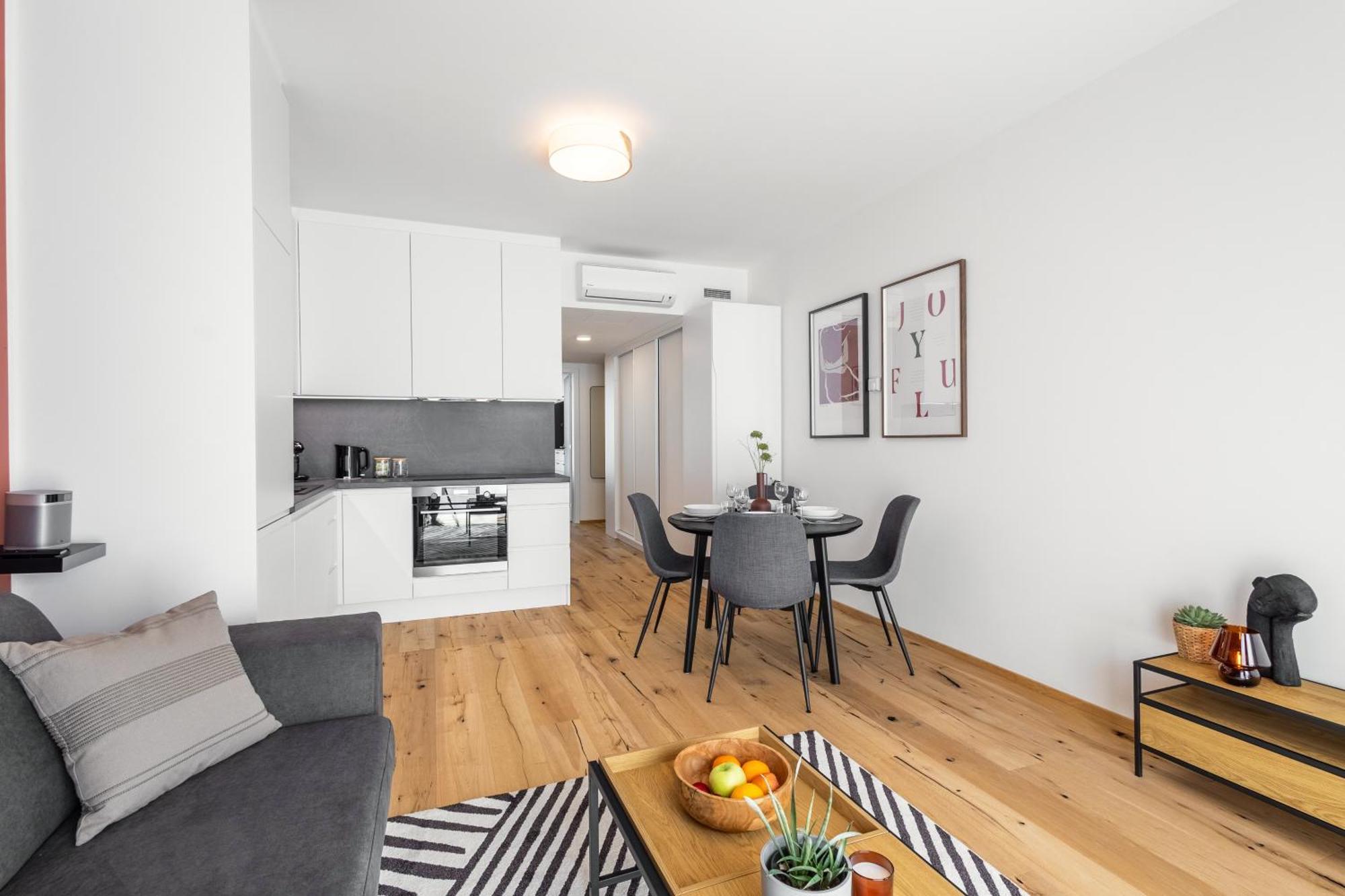 Stylish - Free Parking, Cinema, By Gravity Apartamento *