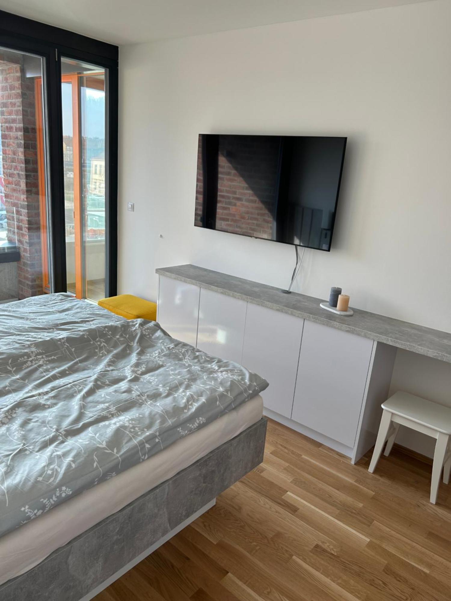 Smichov Andel Apartment *