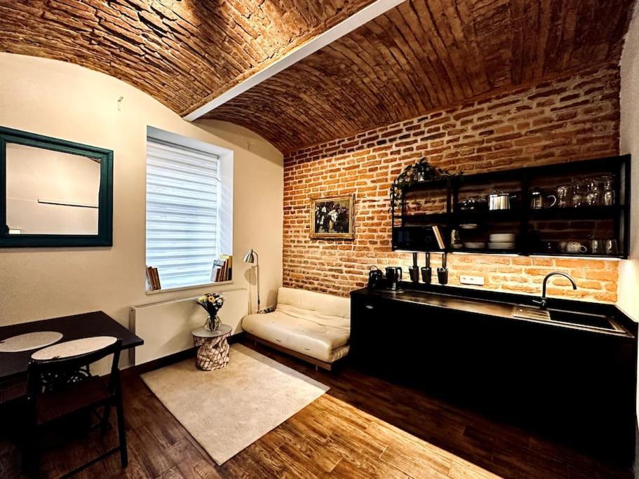 Apartment Authentic With Garden