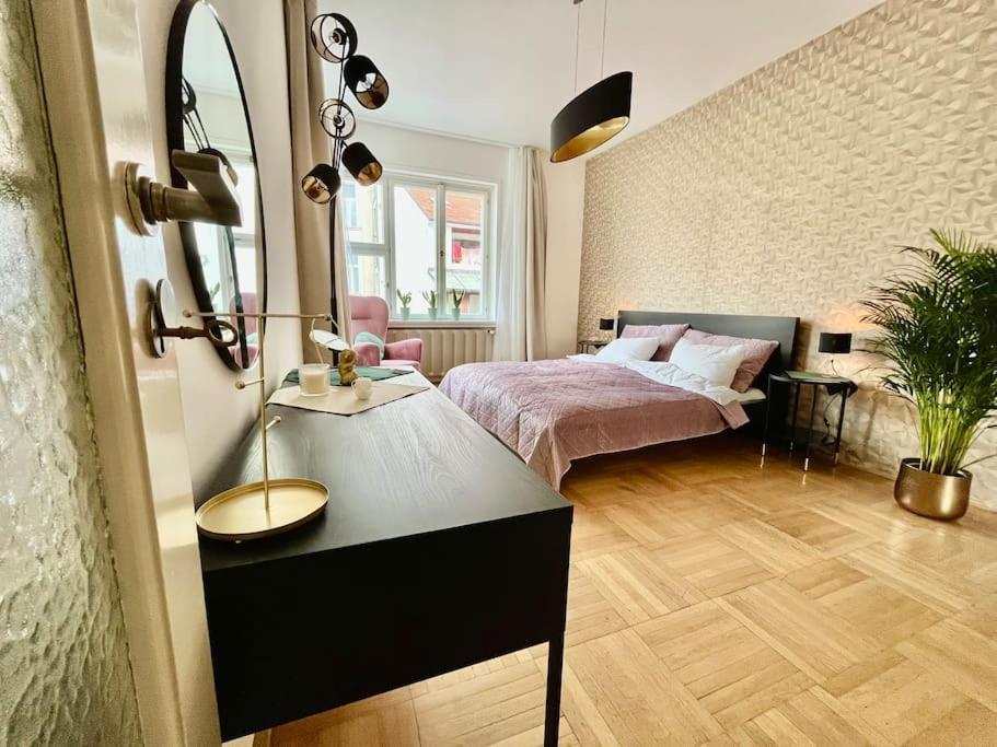 Spac In Old Town Apartment