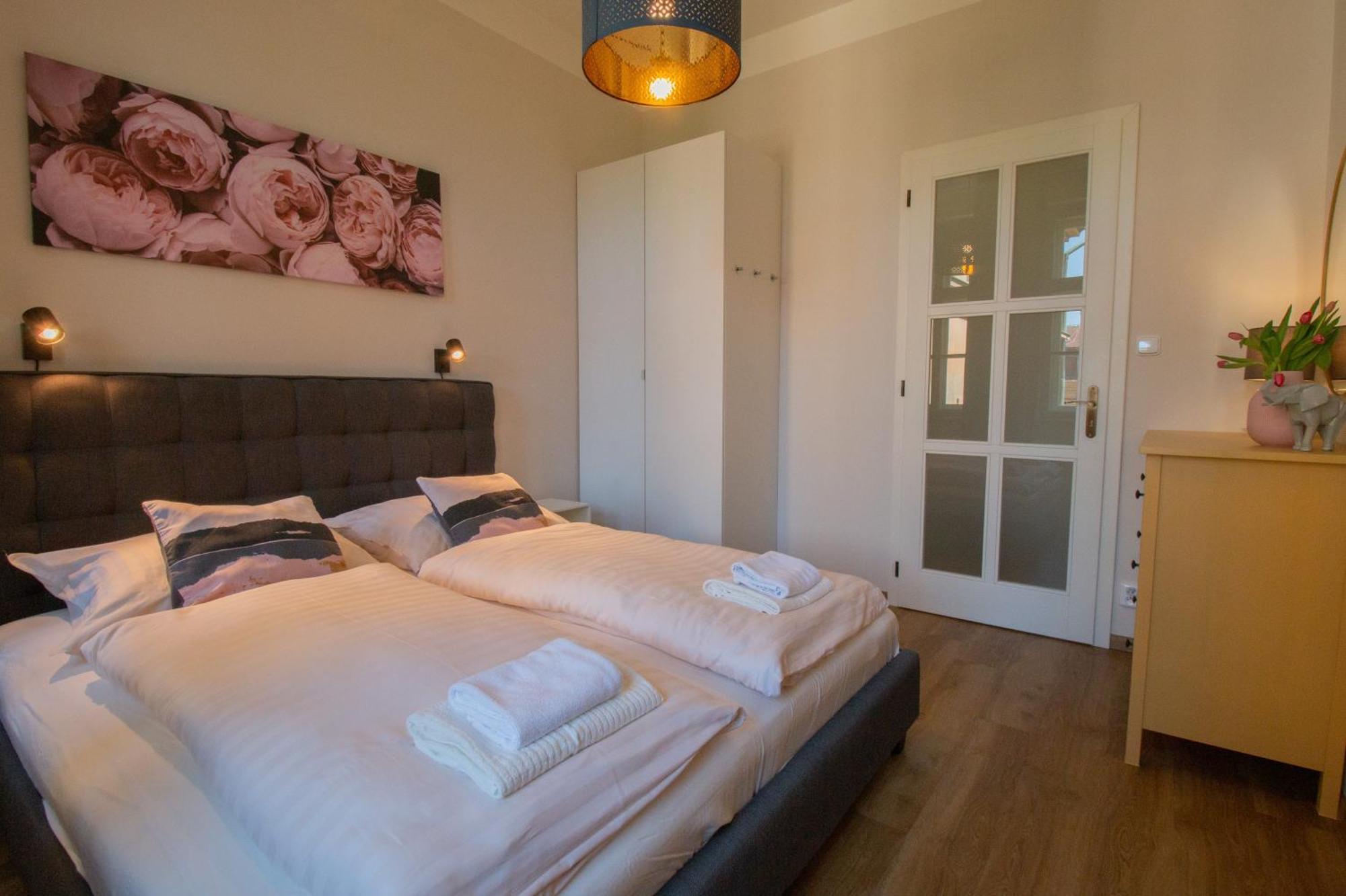 Spacious Cr Without Elevator Apartment Prague