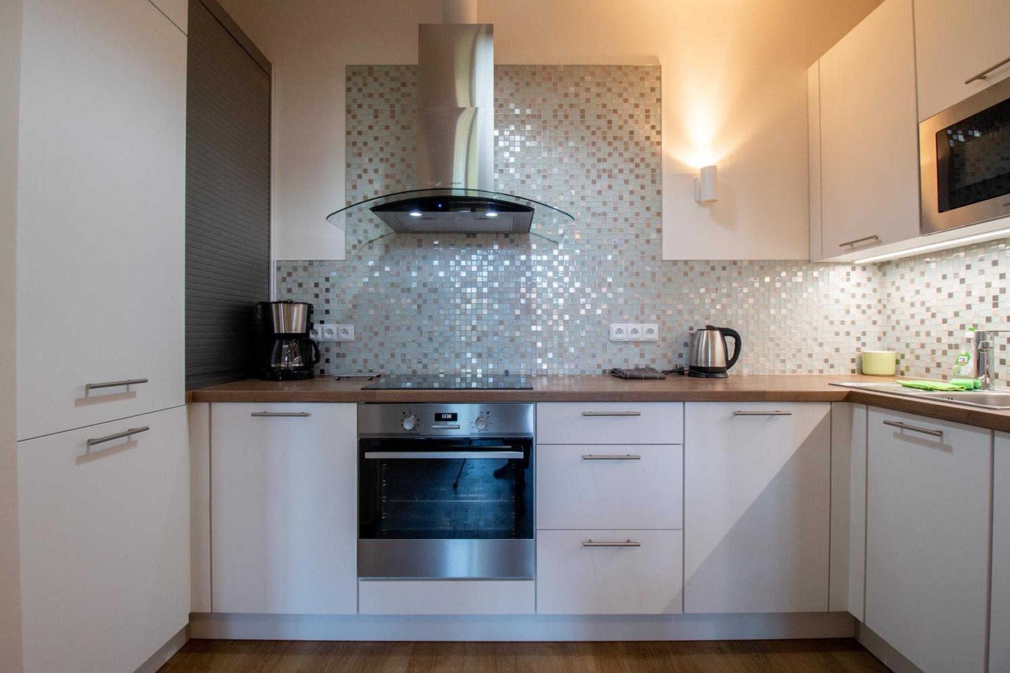 Spacious Cr Without Elevator Apartment