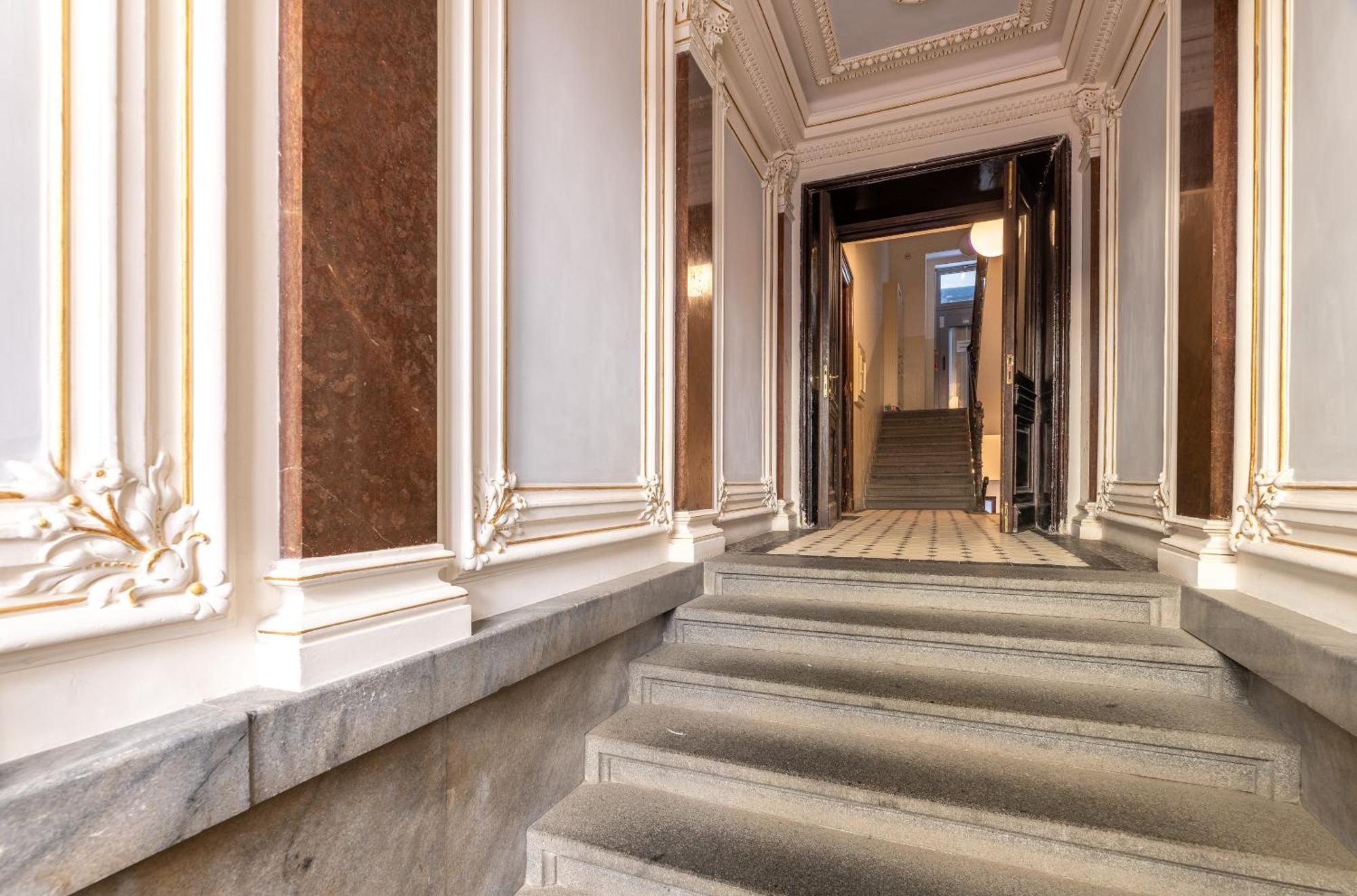 Cozy Close To Old Town Square Apartment *