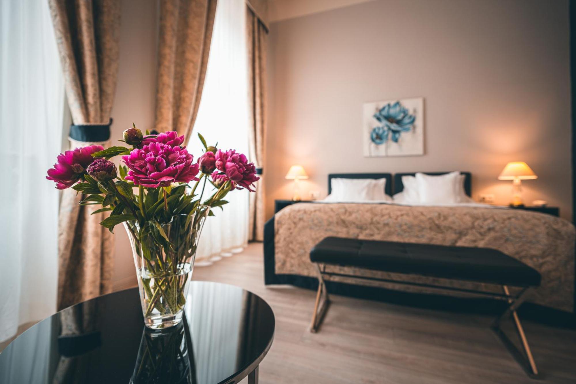 Julian Hotel 4*