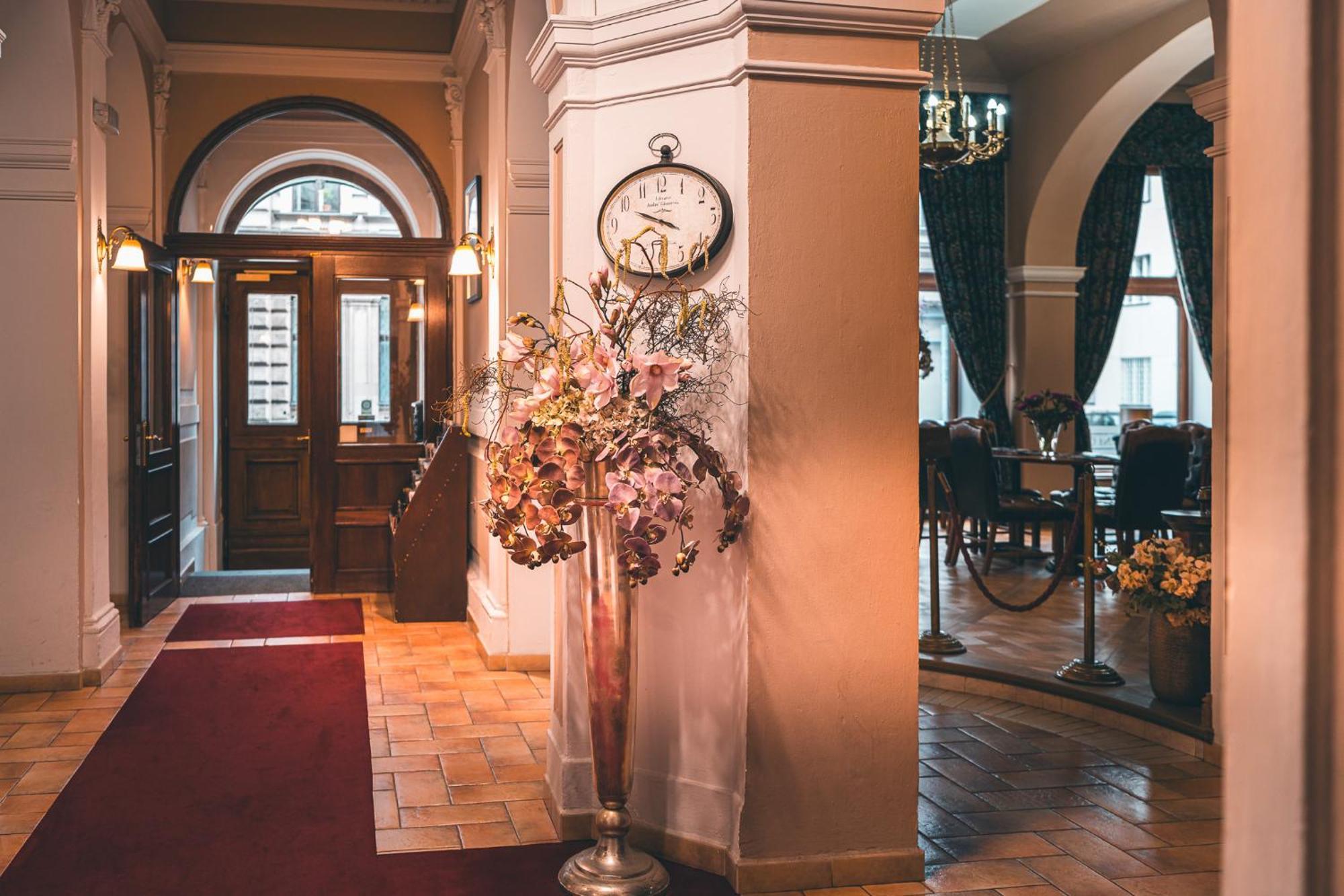 Julian Hotel 4*