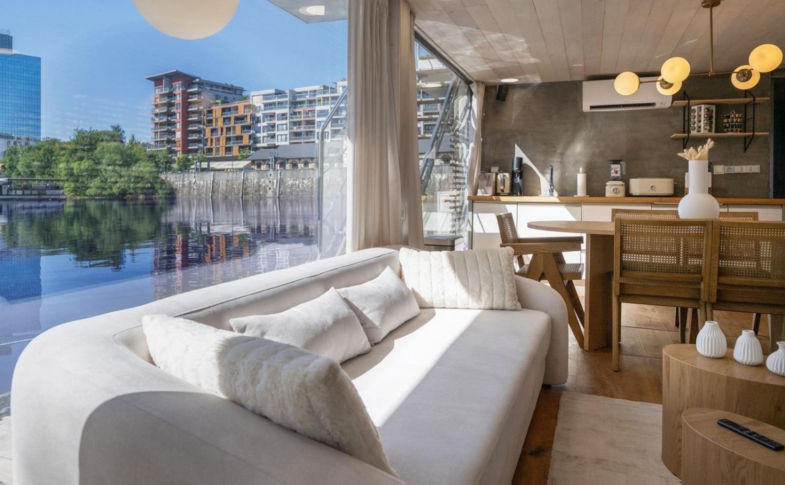 Bateau-hôtel Hausboat Holesovice