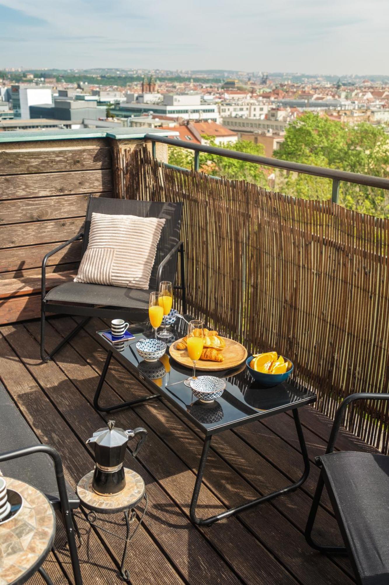 Cozy Studio With Terrace In Smichov By Days *