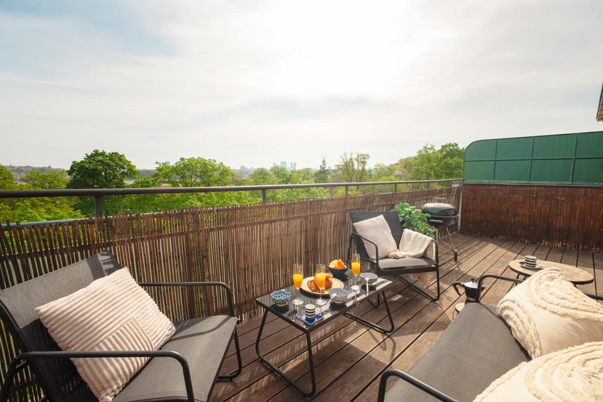 Cozy Studio With Terrace In Smichov By Days * Prague