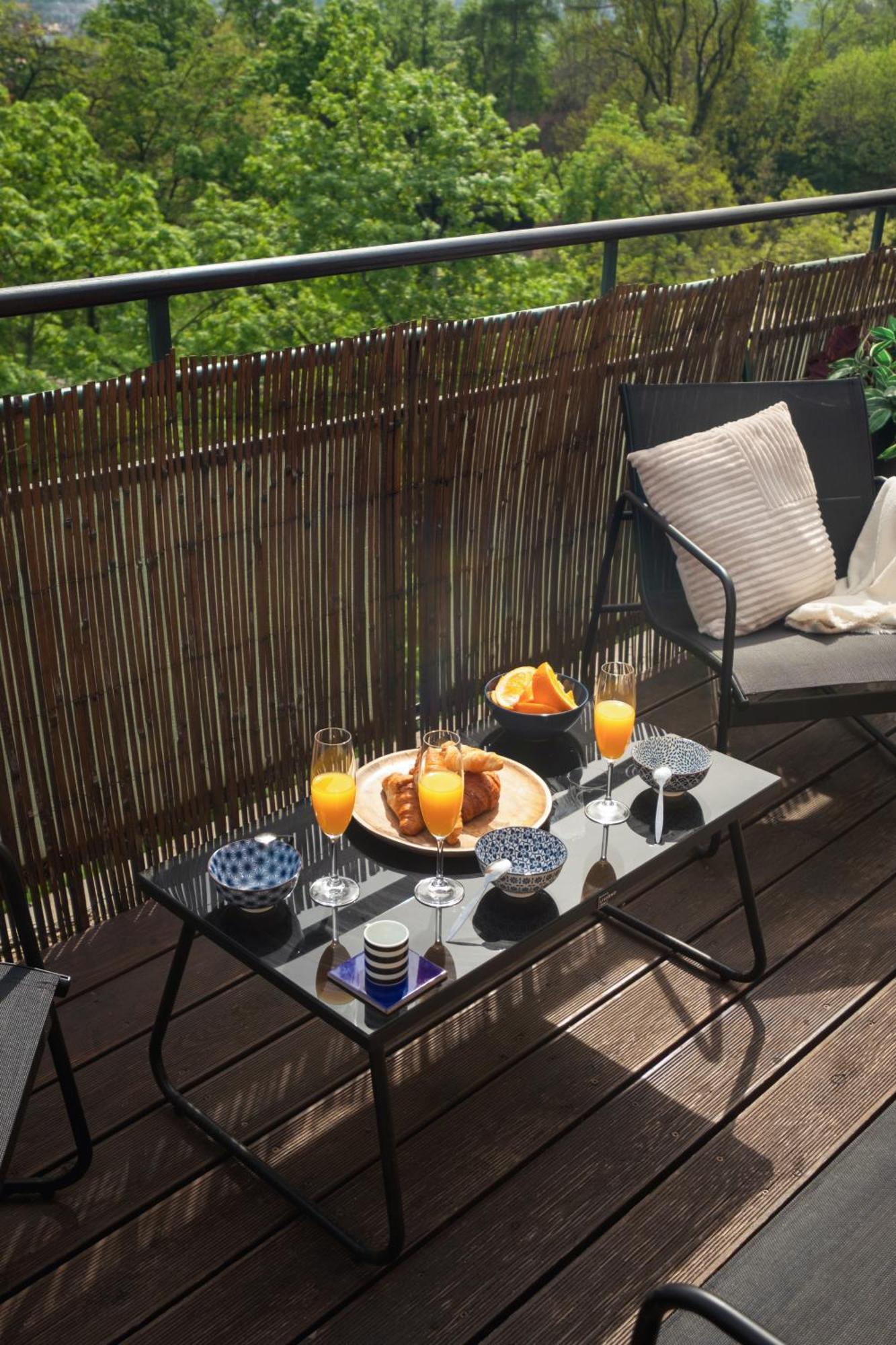 Cozy Studio With Terrace In Smichov By Days Apartment *