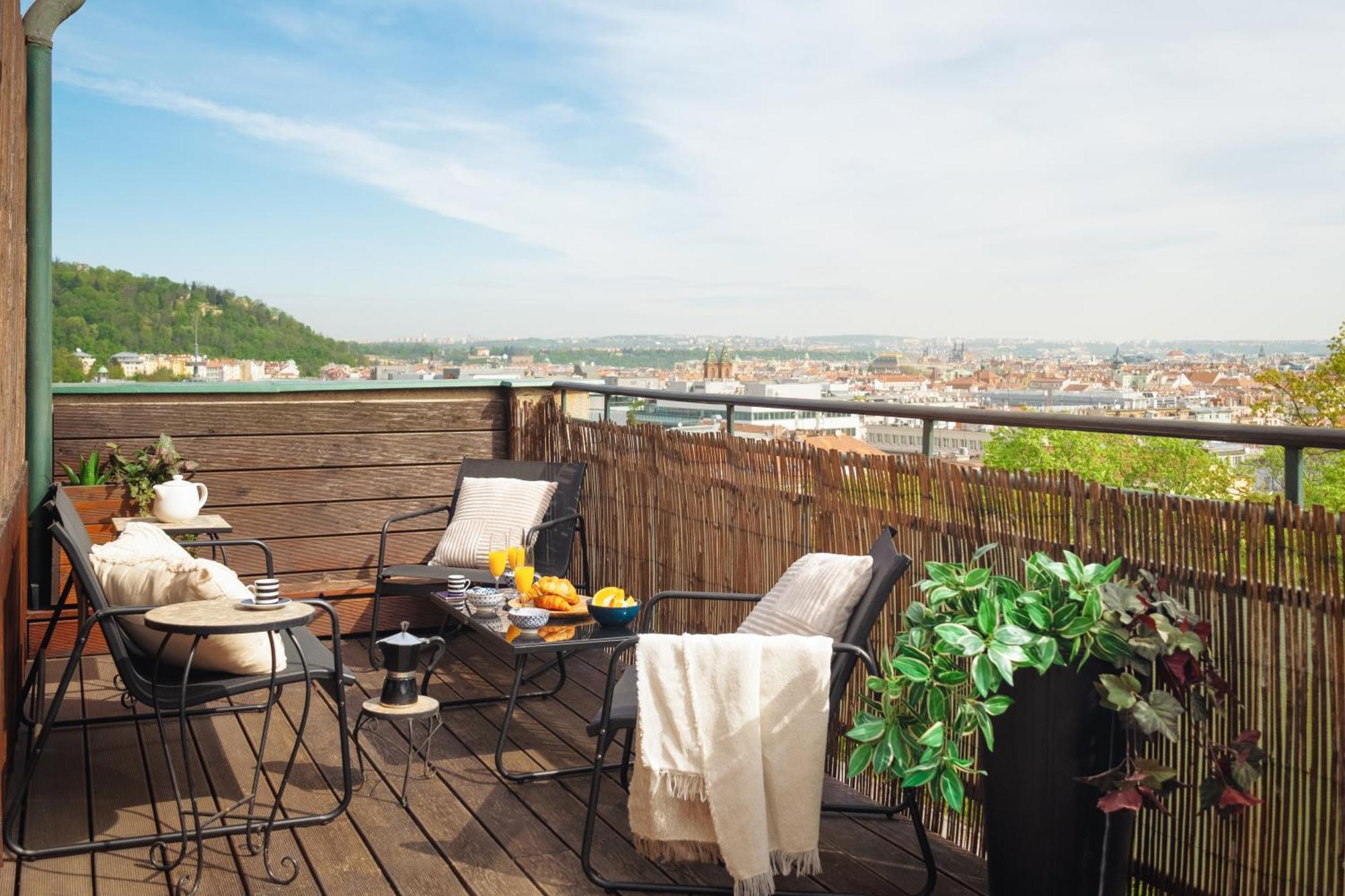 Apartment Cozy Studio With Terrace In Smichov By Days *