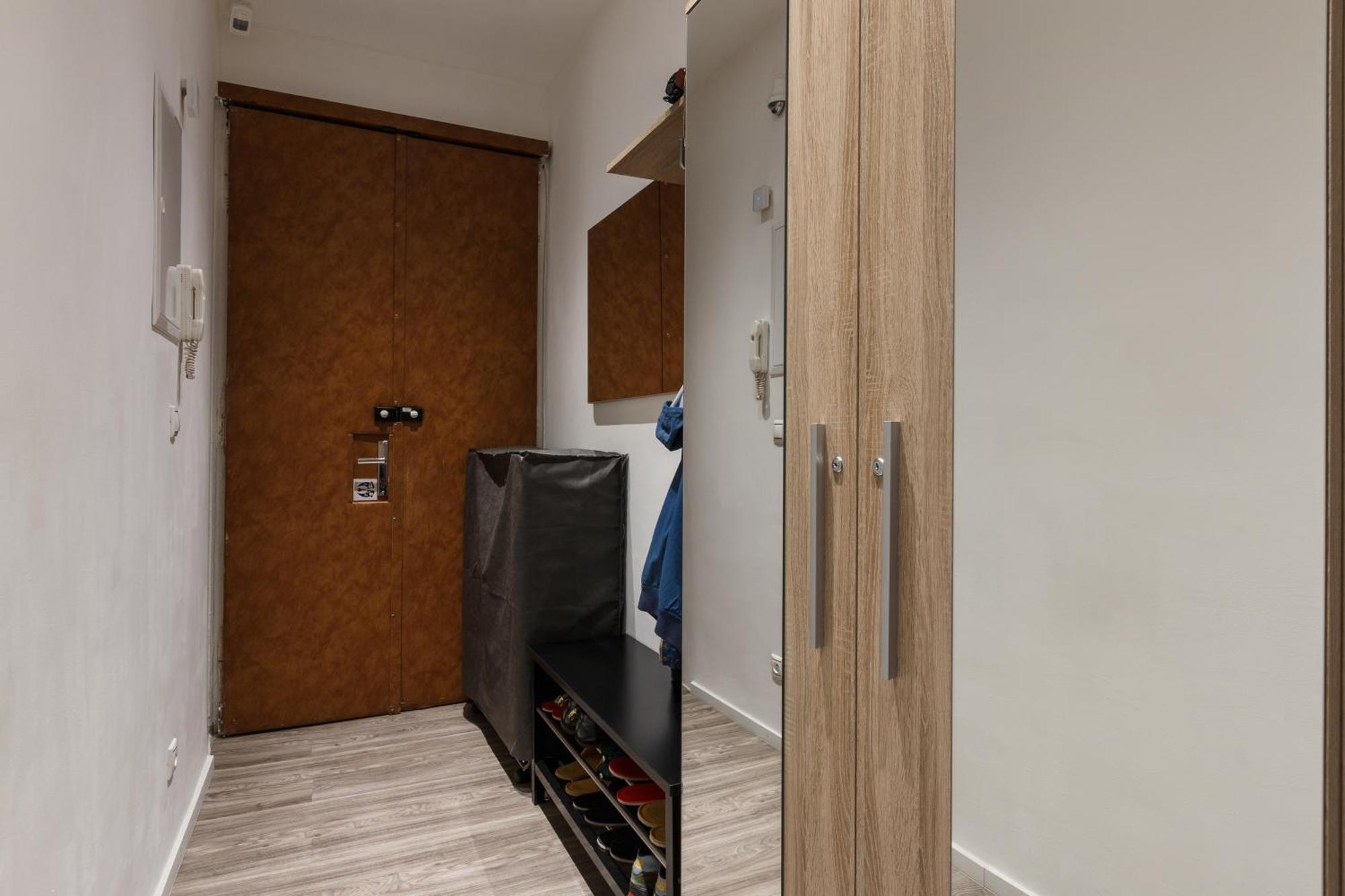 Apartment Days - Stylish In New Town