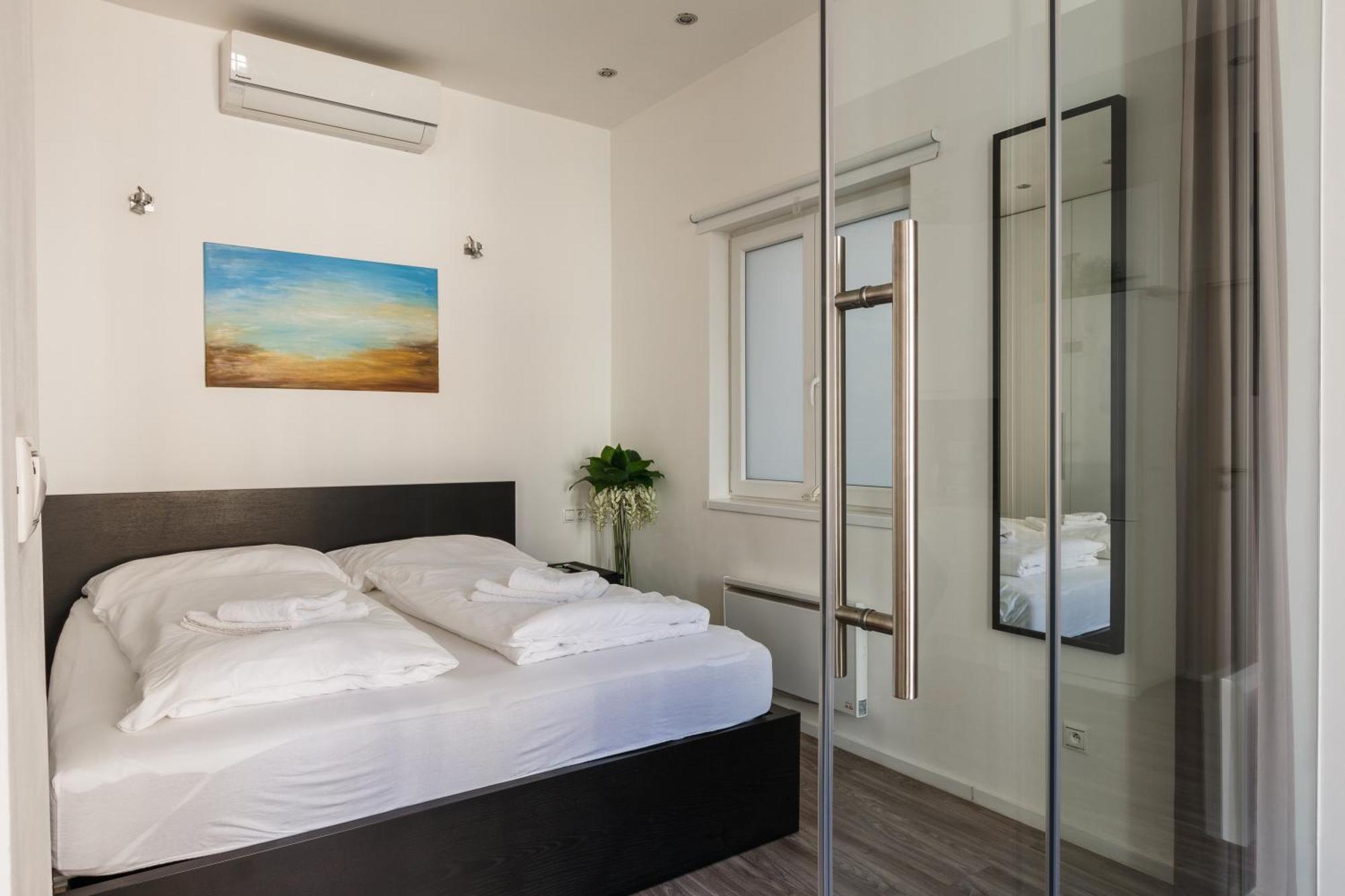 Days - Stylish In New Town Apartment *