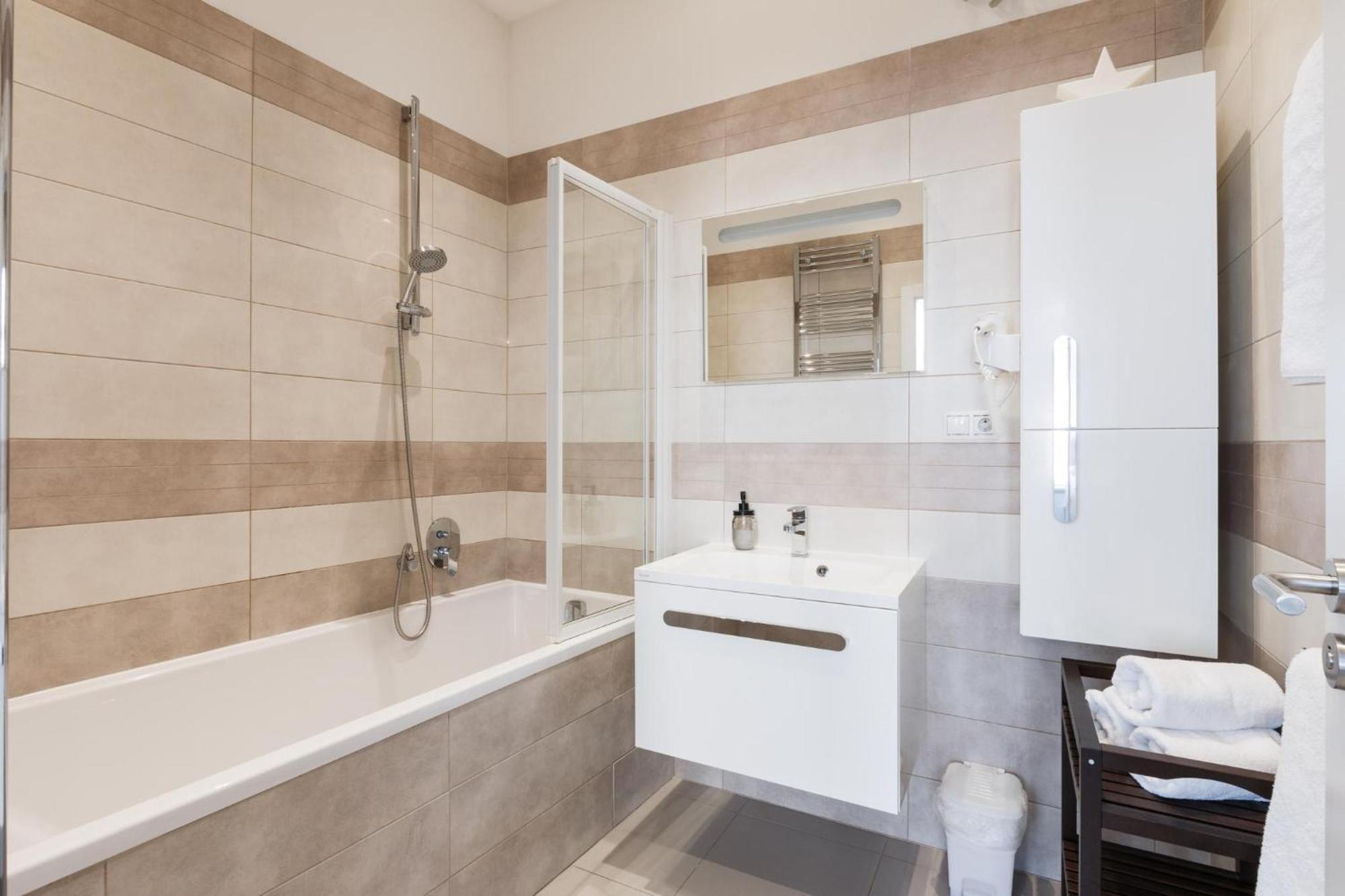 Apartment Days - Stylish In New Town *