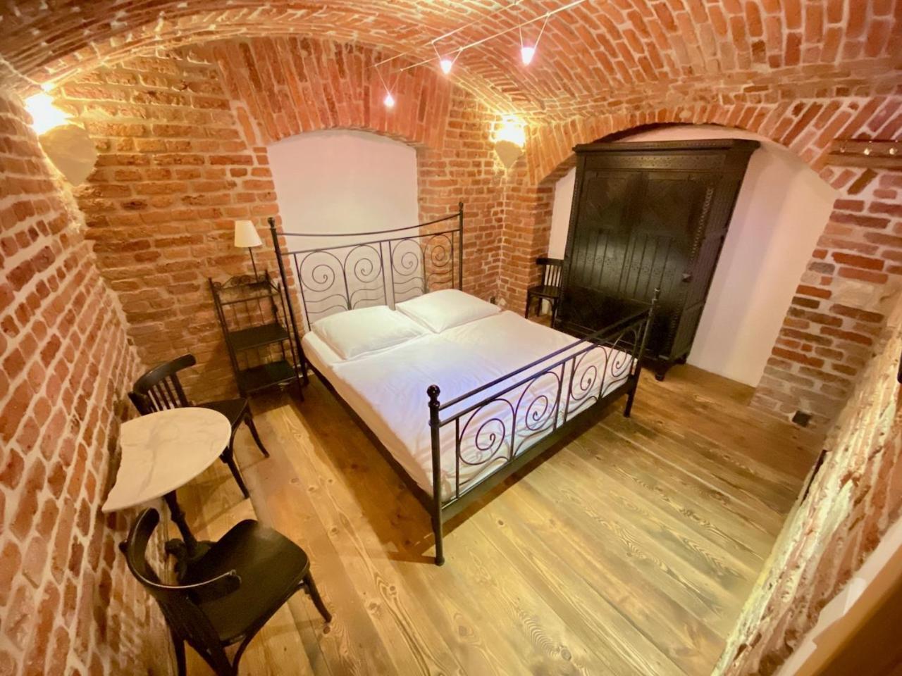 Guest house Family Lorenz & Coffee House 3*