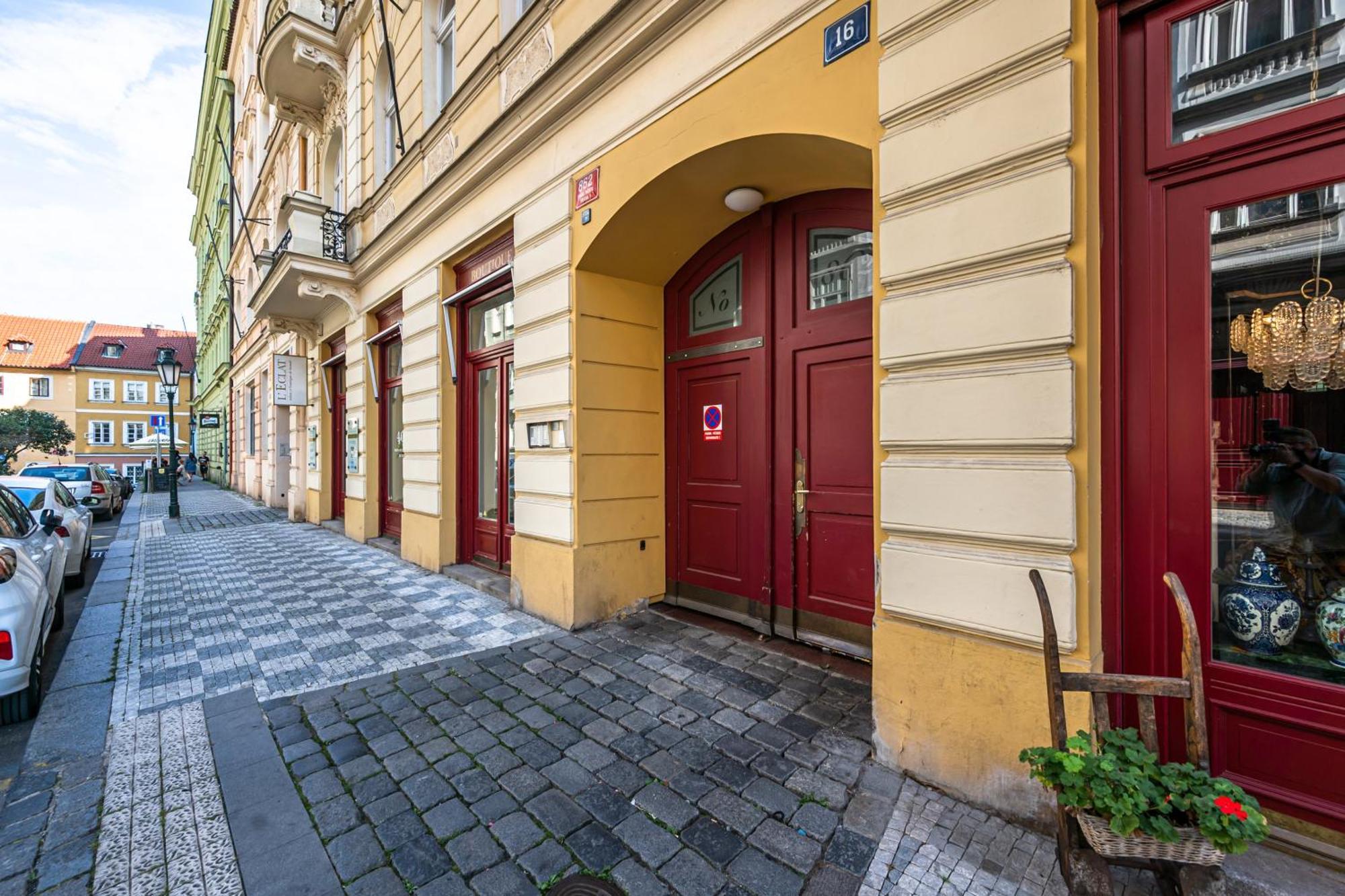 Wishlist Residences - Old Town Square Apartment *