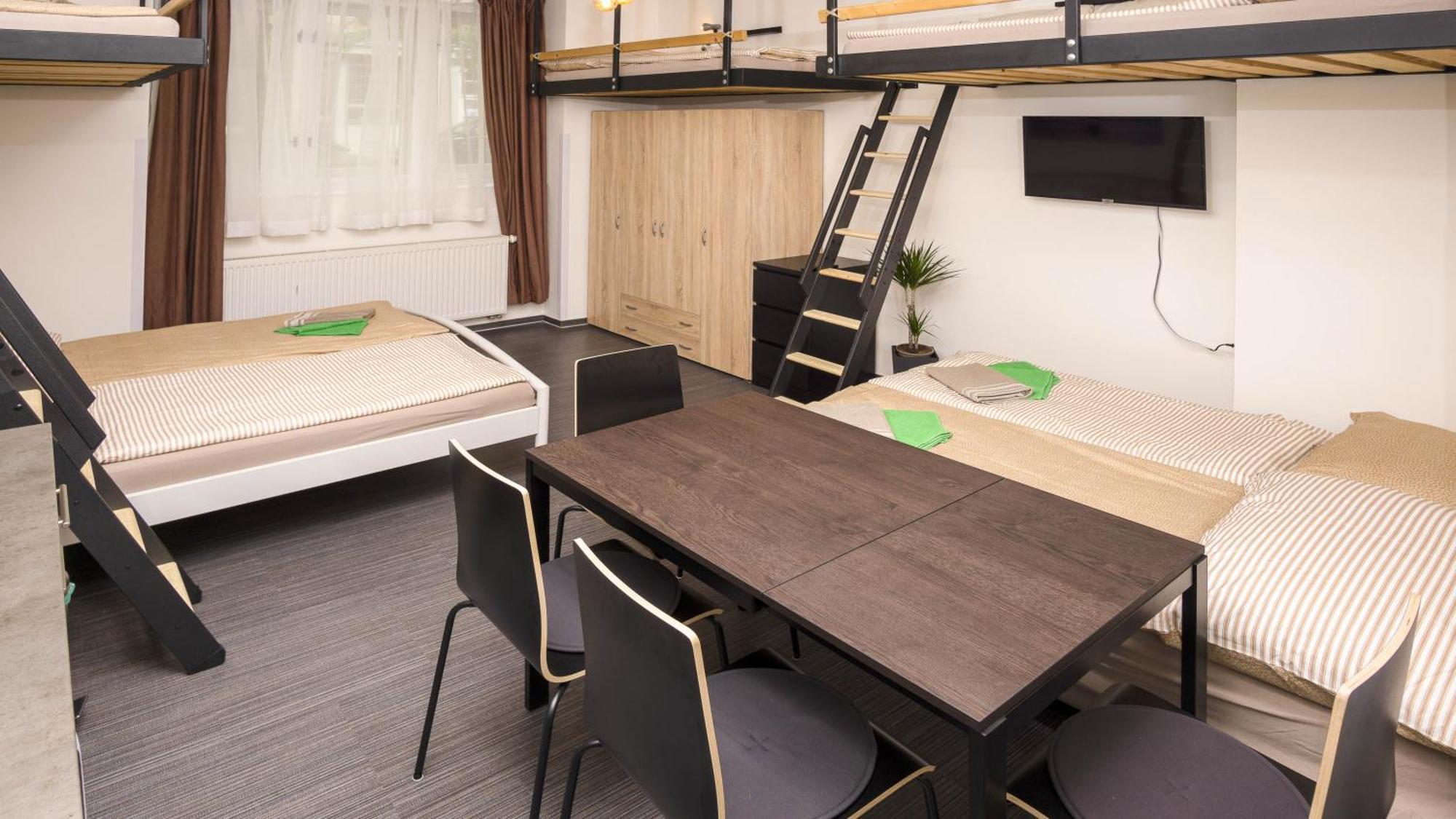 Daire Flying Bed Close To Castle And Airport