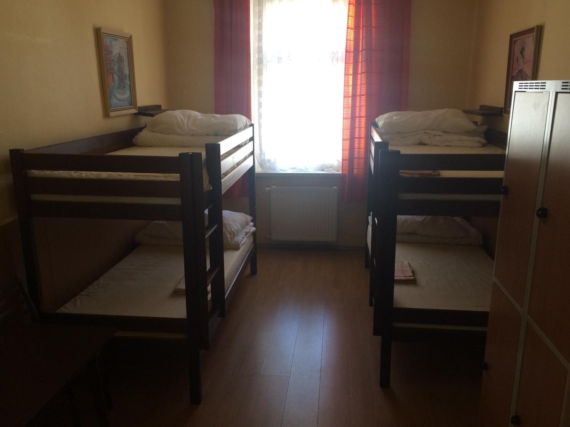 Dakura Hostel *