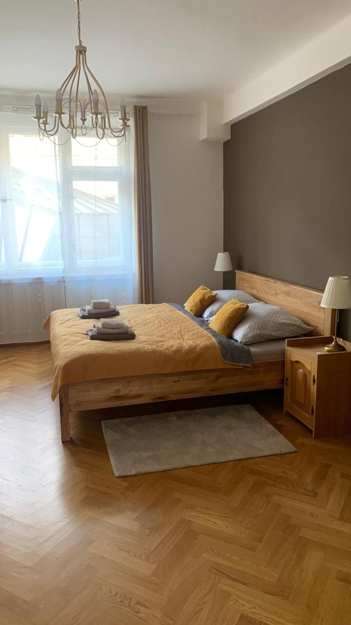 Anenska By Charles Bridge 3 *