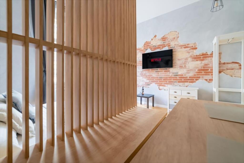 Apartment Chic Brick In Historic City By Rentez
