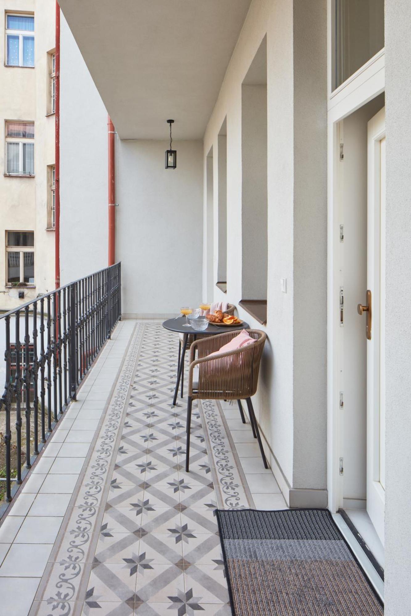 Apartment Days - - Balcony - Next To Vysehrad Castle Prague