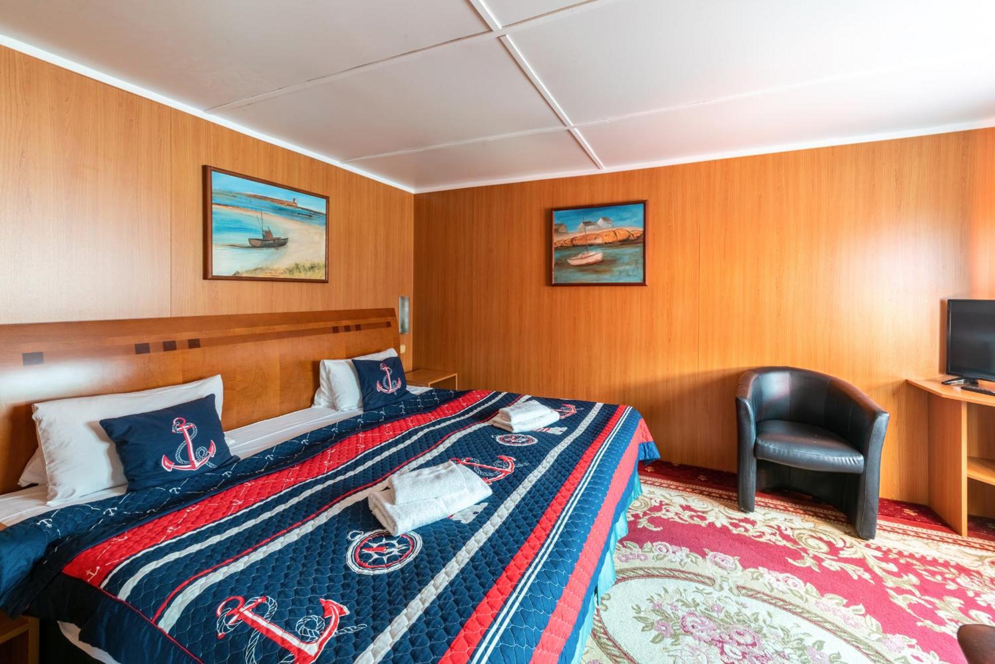 Botel Albatros 3*