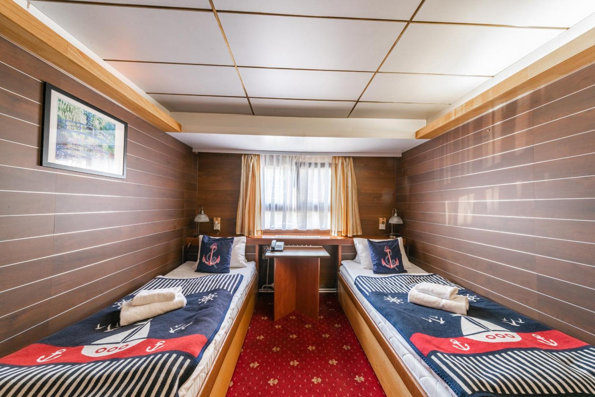 Albatros Botel