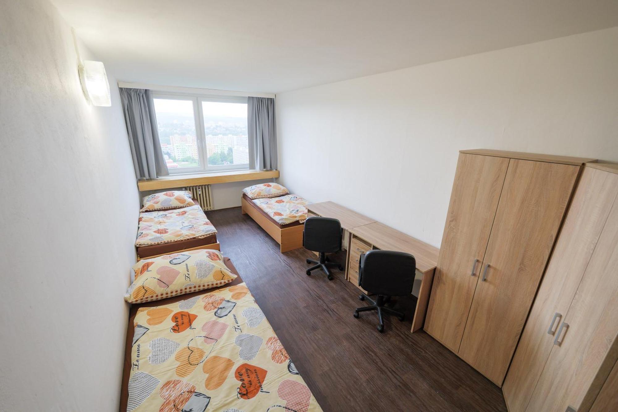 Tvm Tower Modrany Albergue Praga