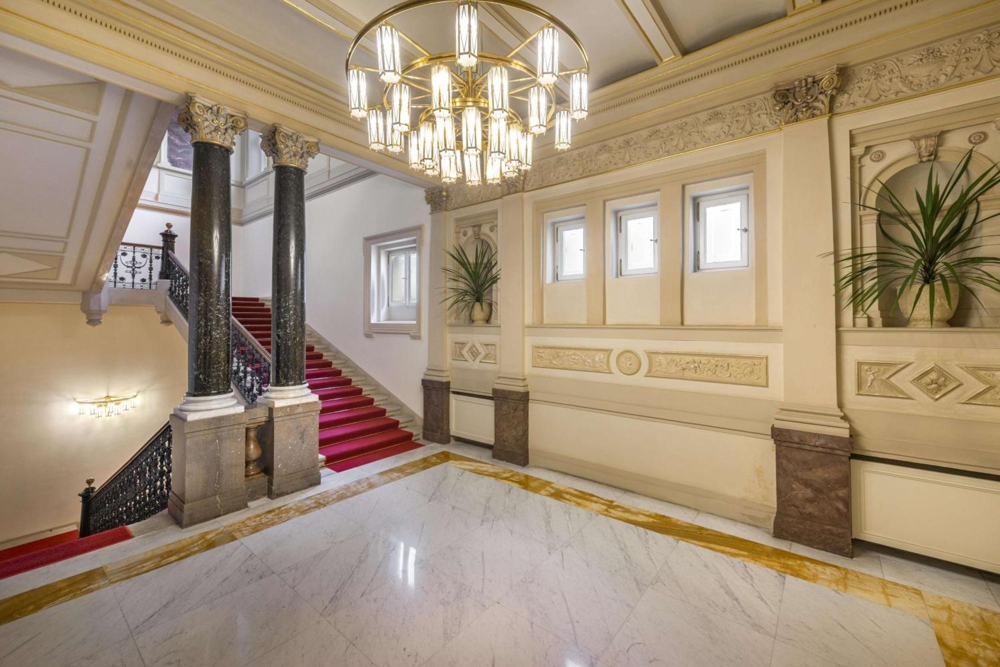 Hotel Nh Collection Carlo Iv 5*