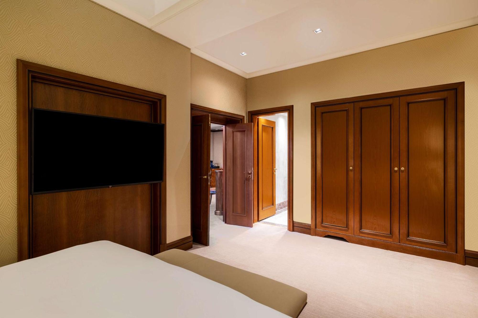 Nh Collection Carlo Iv Hotel