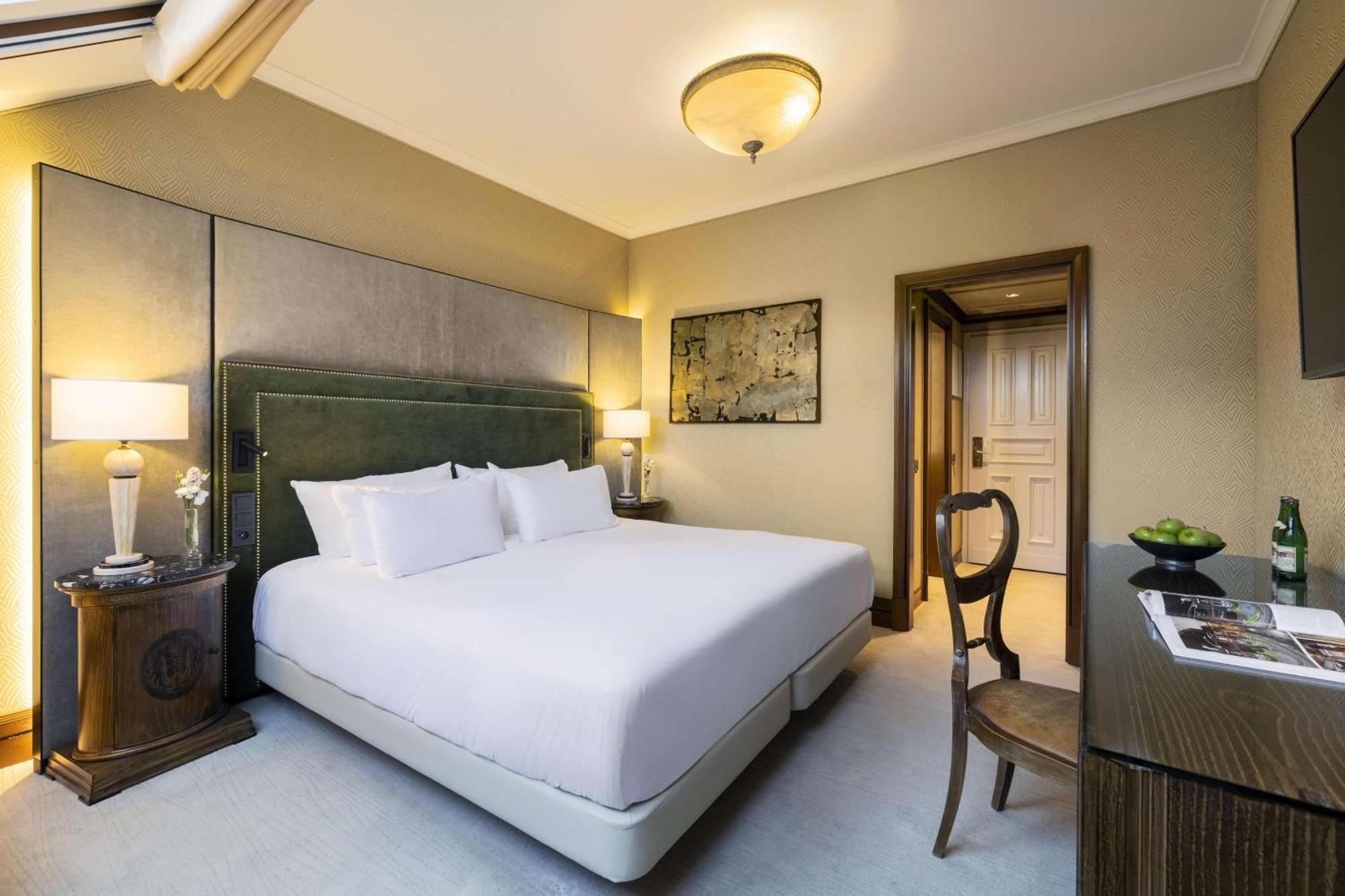 Nh Collection Carlo Iv Hotel 5*