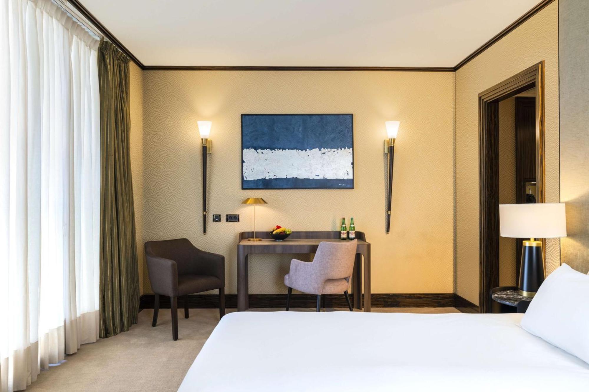 Hotel Nh Collection Carlo Iv
