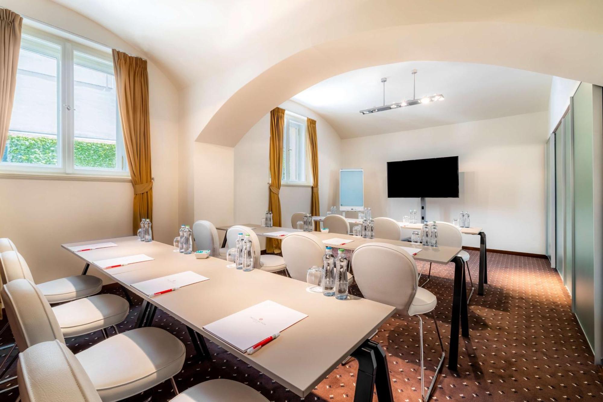 Nh Collection Carlo Iv Hotel 5*