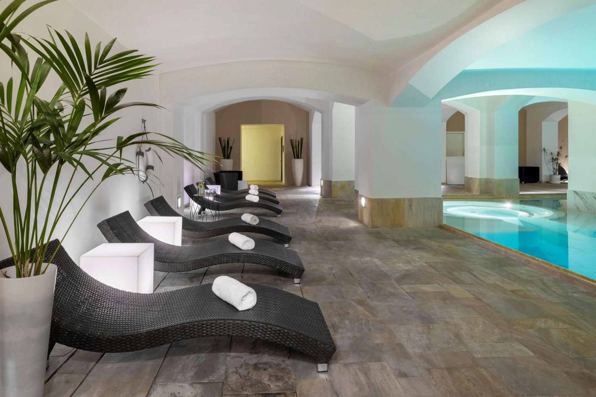 Nh Collection Carlo Iv Hotel 5*