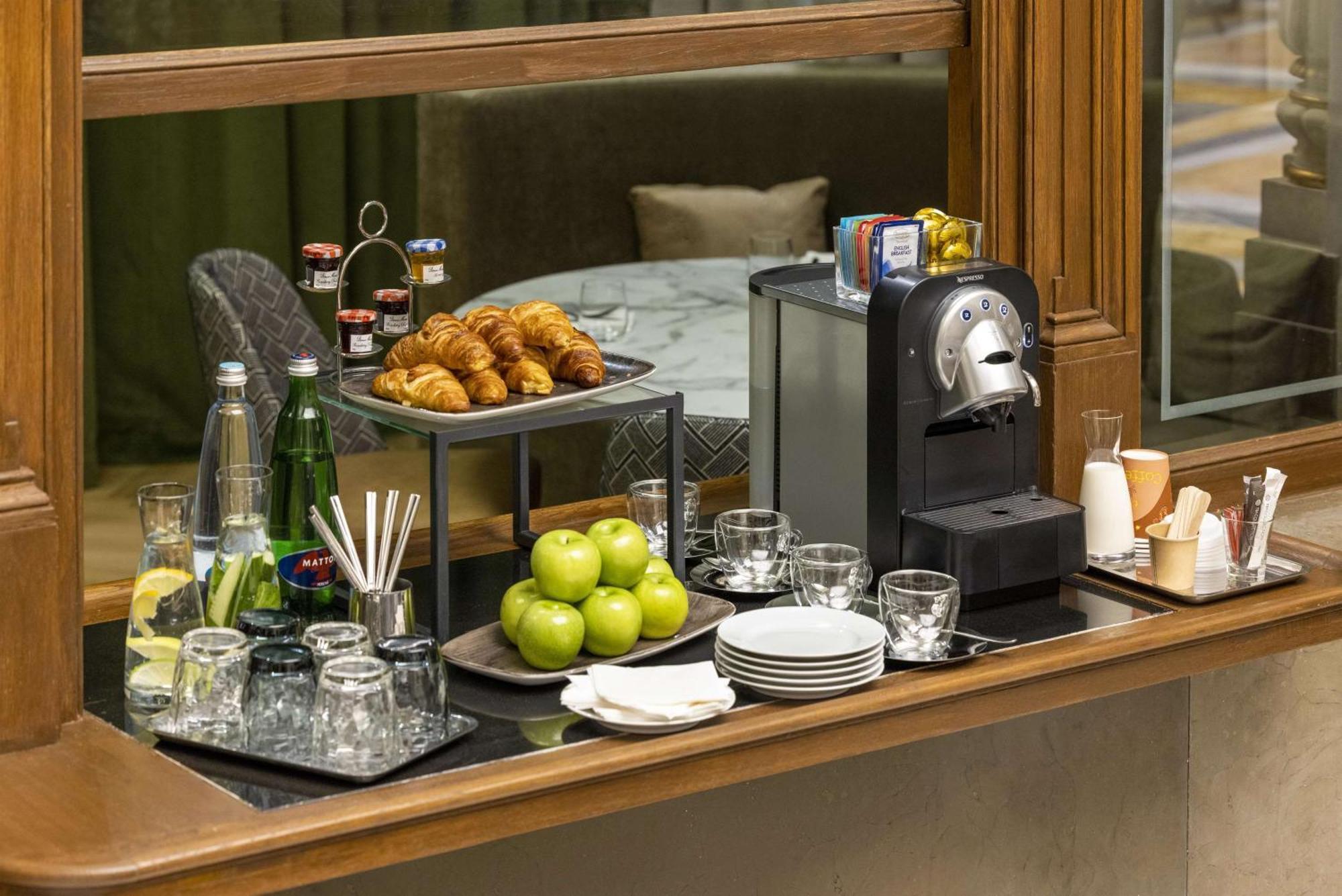 Nh Collection Carlo Iv Hotel 5*