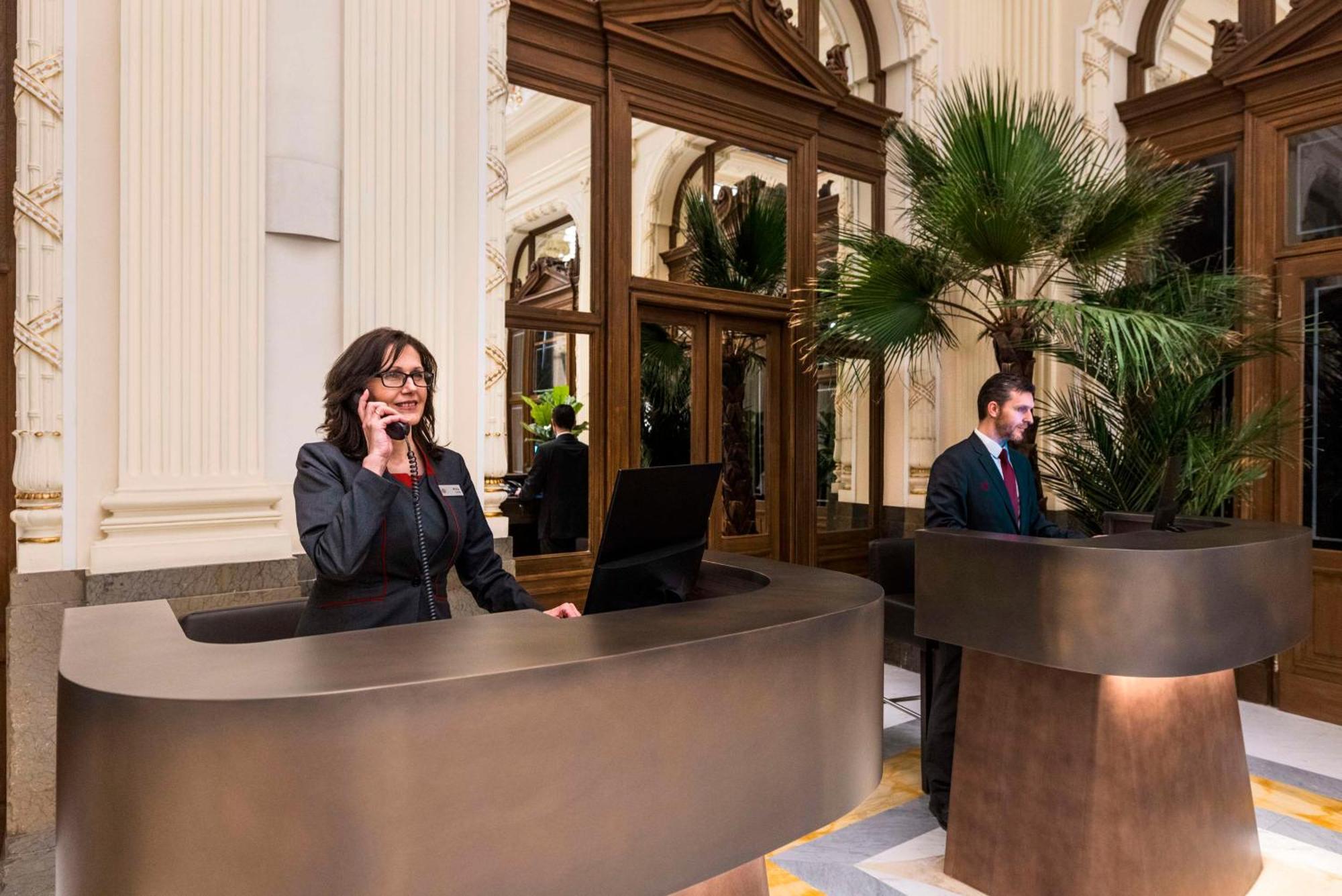 Hotel Nh Collection Carlo Iv 5*
