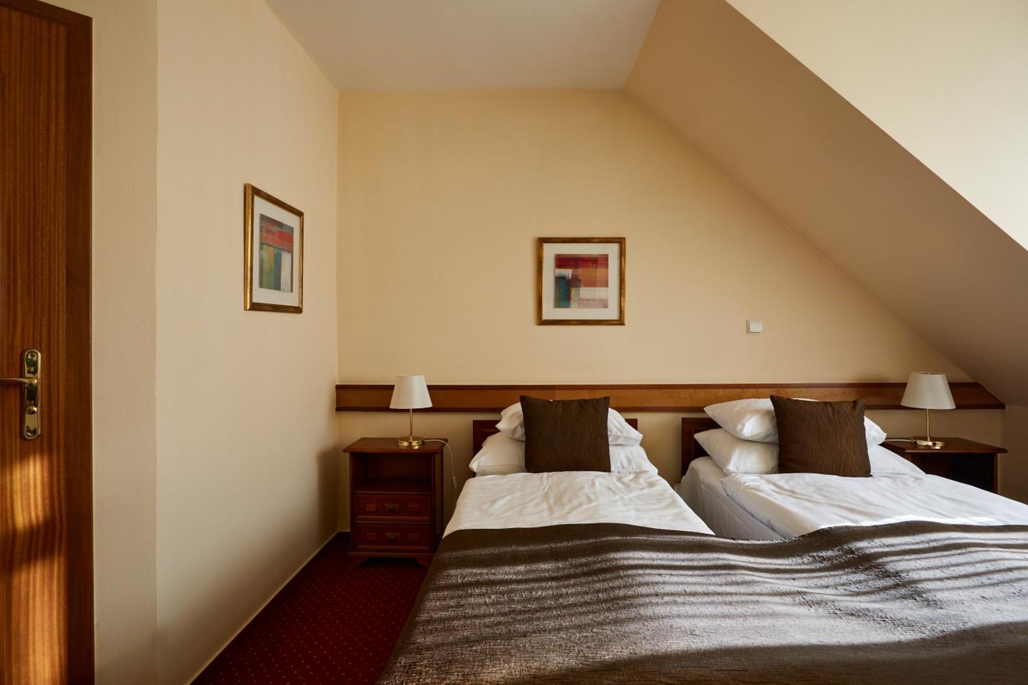 Fleur De Lis Hotel