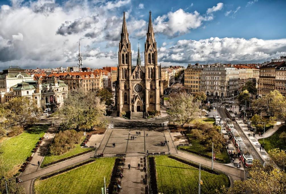 Fantastic Location! Superhost 5 Star Daire
