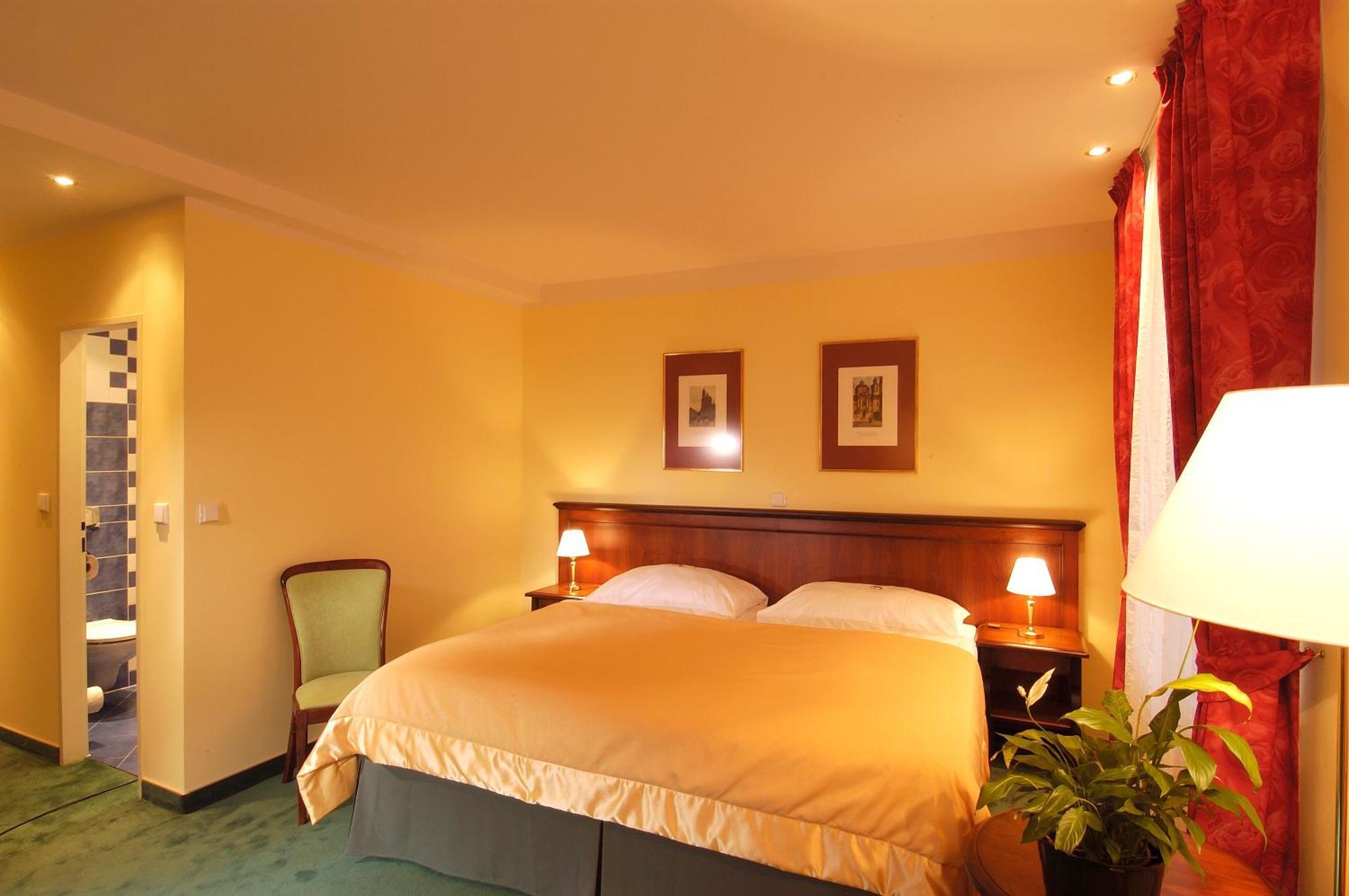 Hotel Ea Jeleni Dvur Castle 3*