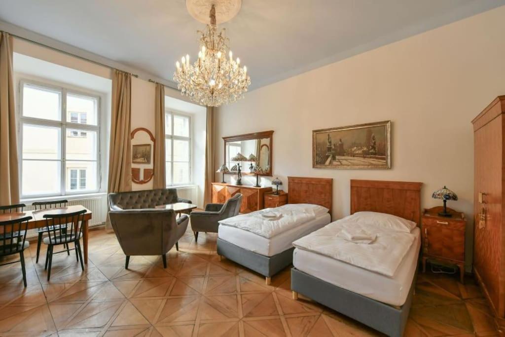 4 Sigle Beds Or 2 Double Beds Luxury * Prague