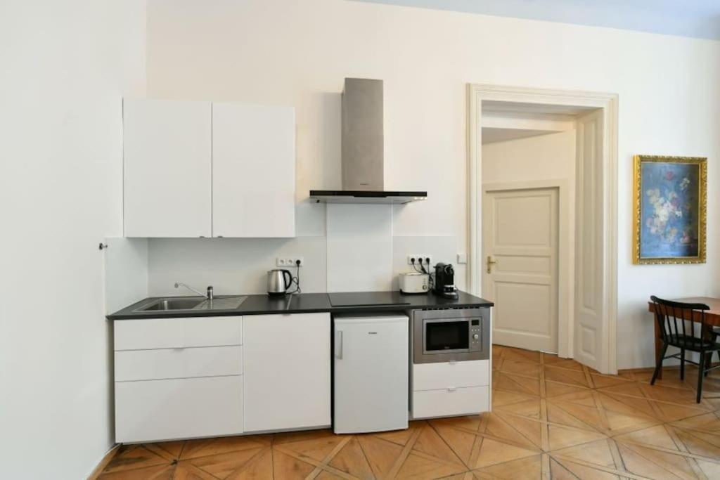 4 Sigle Beds Or 2 Double Beds Luxury * Prague