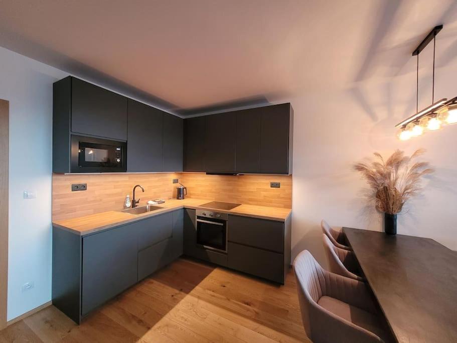 Apartment Terrace And Free Parking *