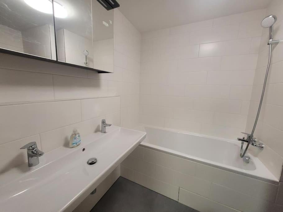 Terrace And Free Parking Apartment *
