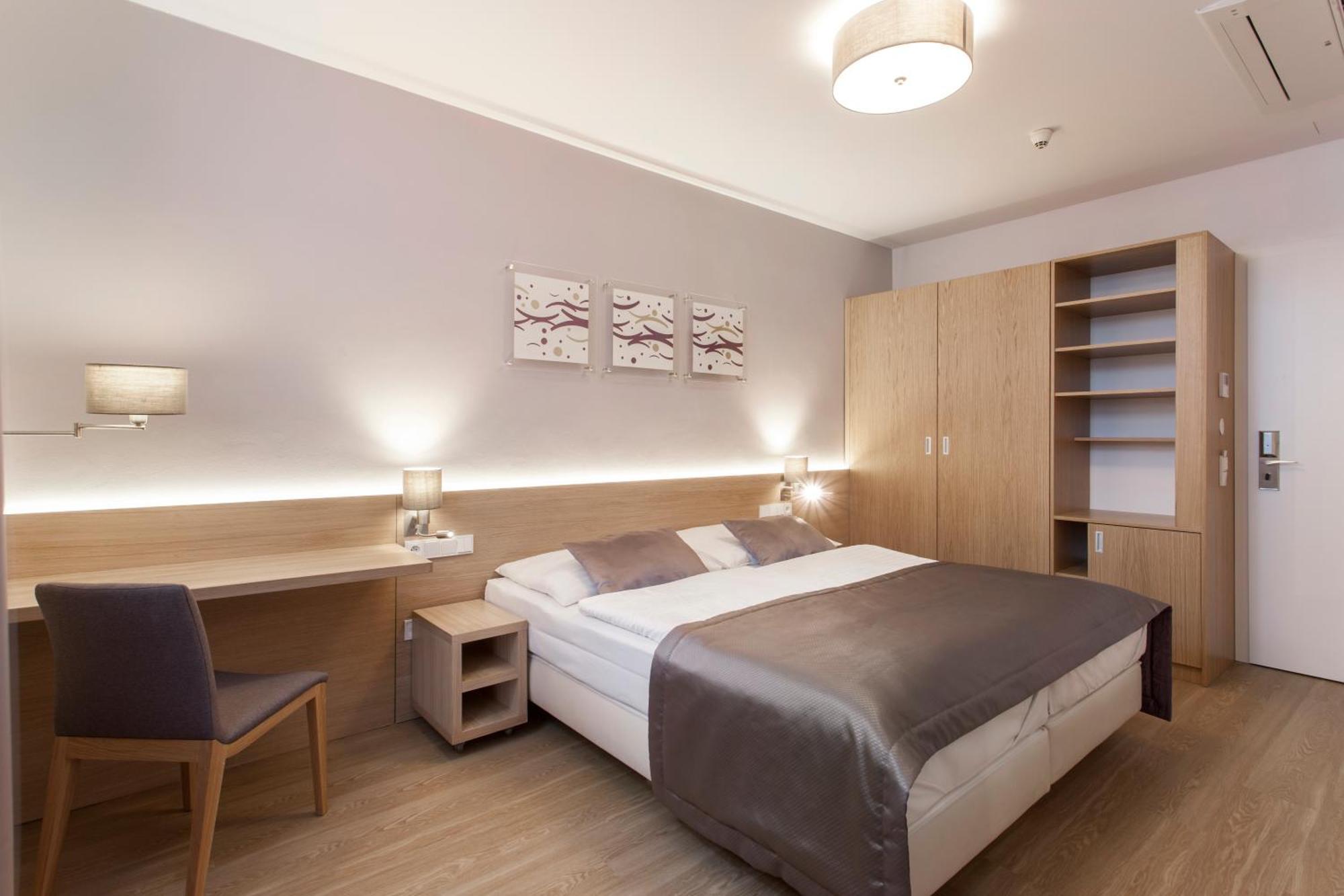 Otel Carol 4*