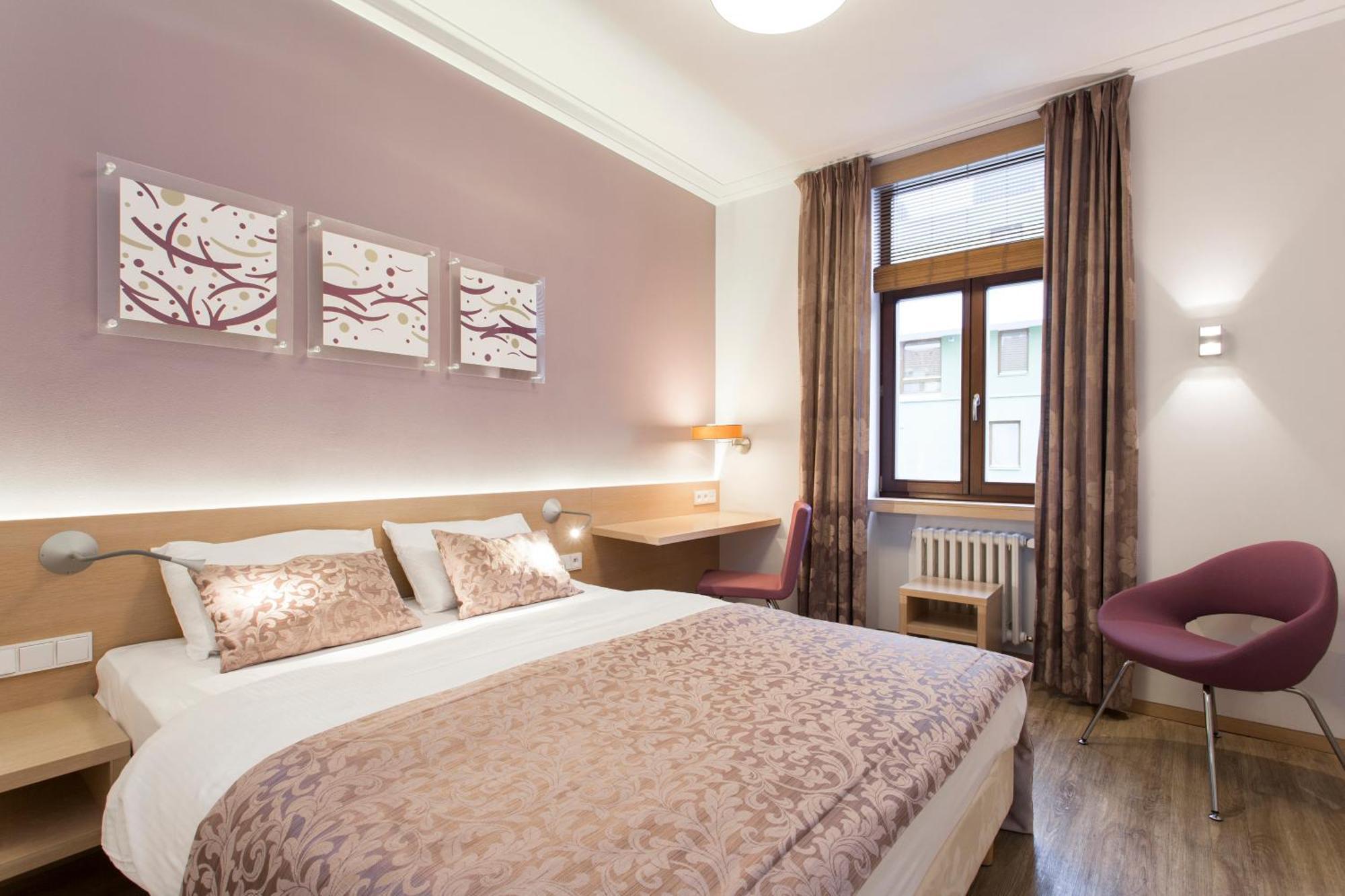 Carol Otel 4*