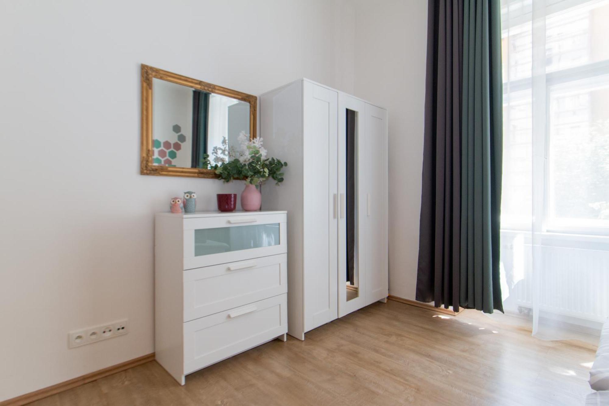Apartment Riverside Cr *