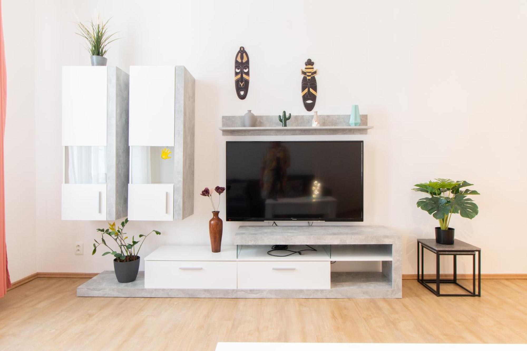 Riverside Cr Apartment